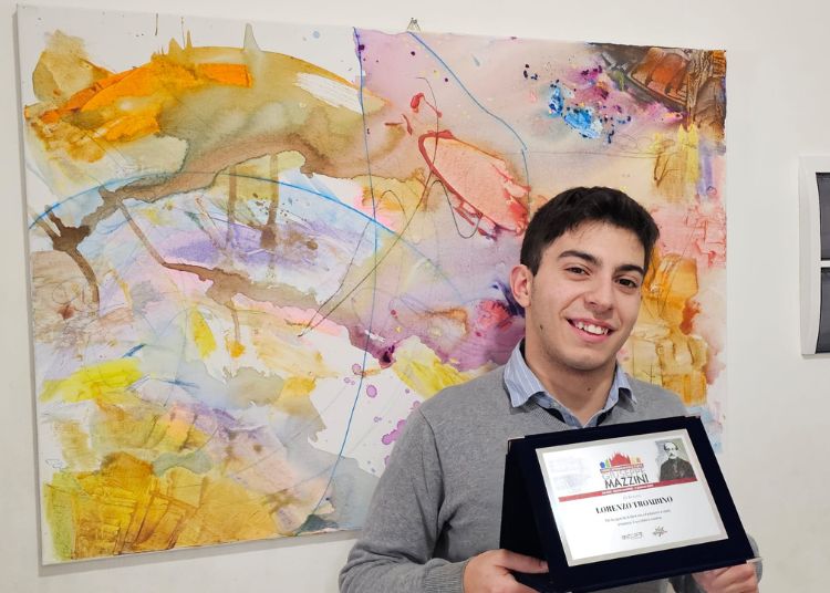 Il vastese Lorenzo Trombino premiato al Teatro Manzoni di Milano 2 Progetto senza titolo 2025 02 01T193852.580 1