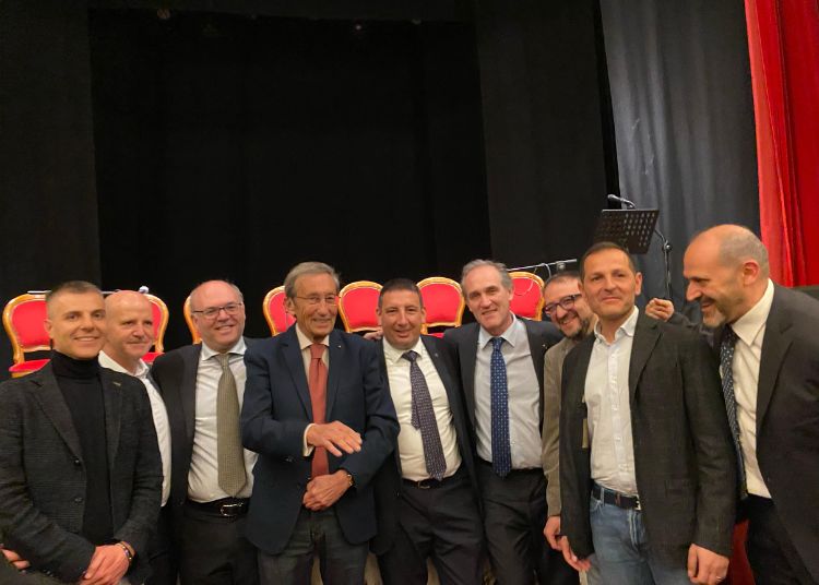 Trent’anni di Alleanza Nazionale, Fini a Vasto: «La destra cambia, ma le radici restano» 8 7 3
