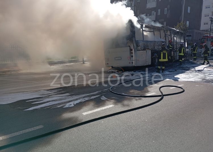 San Salvo, autobus in fiamme in corso Garibaldi: tutti gli studenti a bordo in salvo 4 Articolo WP 2025 03 05T143250.827