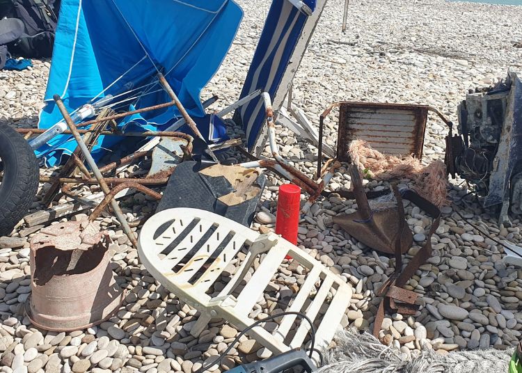 50 volontari in azione a Vasto: raccolti rifiuti sulla spiaggia di San Nicola 4 3 6
