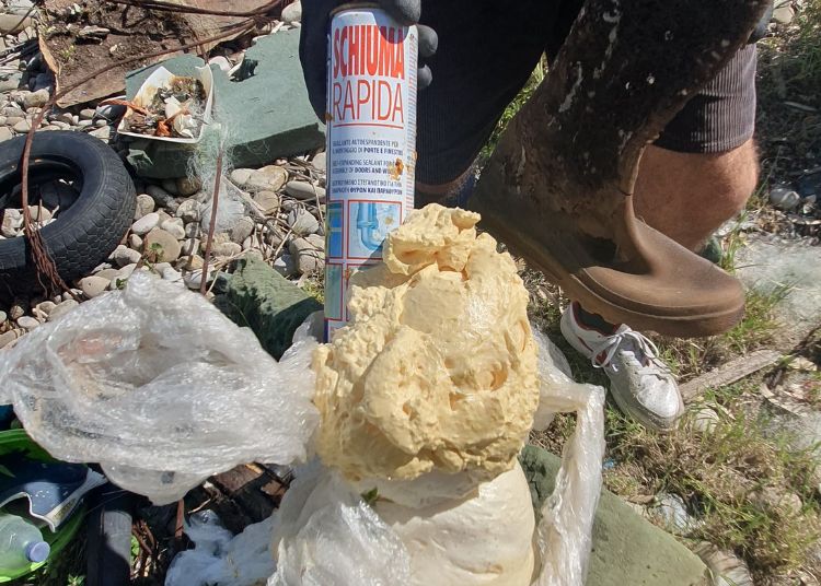 50 volontari in azione a Vasto: raccolti rifiuti sulla spiaggia di San Nicola 6 5 6
