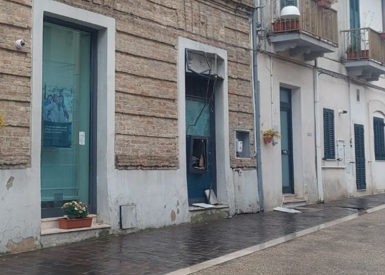 Esplosioni nella notte: assaltati due sportelli bancomat della Bper ad Ortona e Tollo 2 Untitled design 88