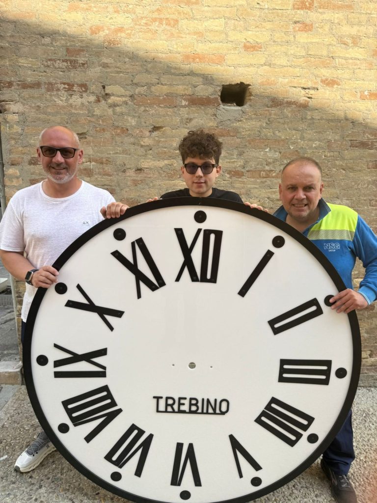 Cupello, l’orologio storico torna a svettare sul campanile 4 WhatsApp Image 2025 06 11 at 10.01.40 AM