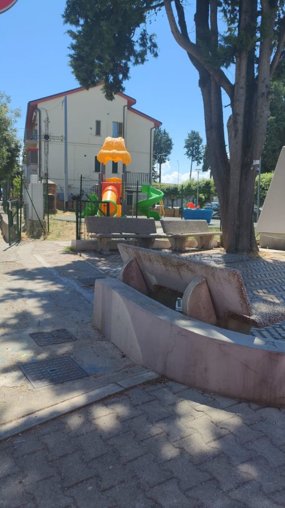 Problemi di sicurezza e manutenzione nei parchi pubblici di Cupello: la segnalazione di una lettrice 5 IMG 20250702 WA0005