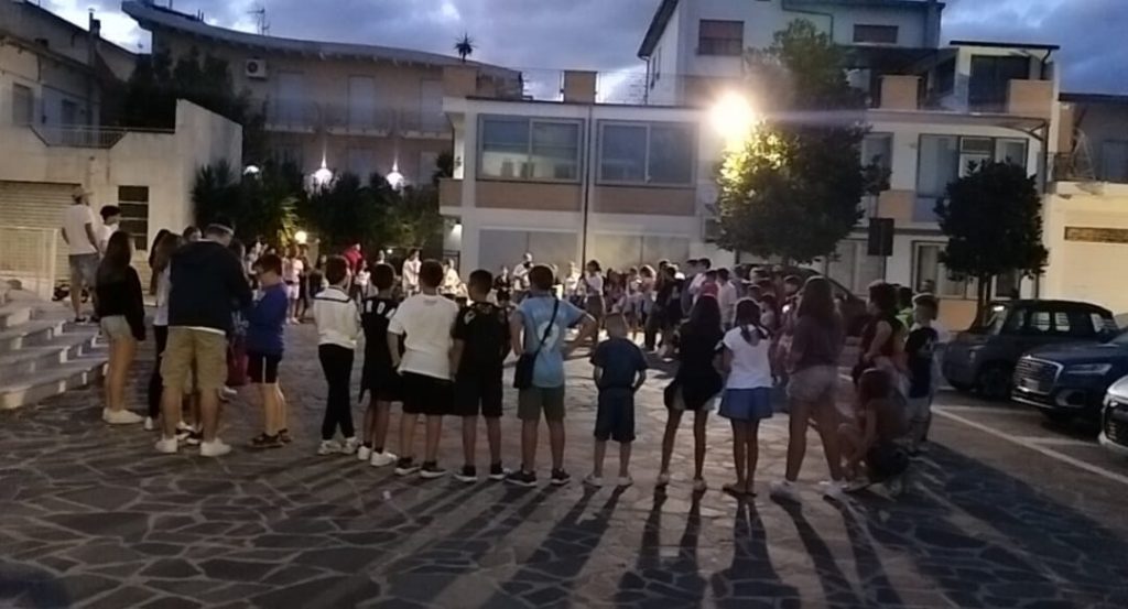 Giochi, sorrisi e comunità: successo per la caccia al tesoro in piazza San Nicola a San Salvo 2 Immagine WhatsApp 2025 07 11 ore 09.09.06 ce5d9331