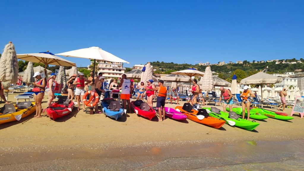 Carezze estive in Kayak a Vasto 2 f