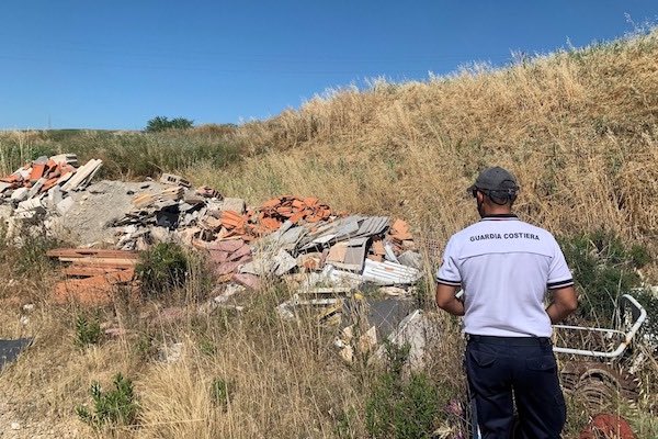 discarica guardia costiera 25giu h