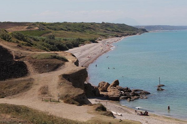 mottagrossa spiaggia da punta aderci h