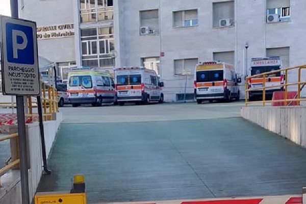 ambulanze ospedale 30mar2021 h