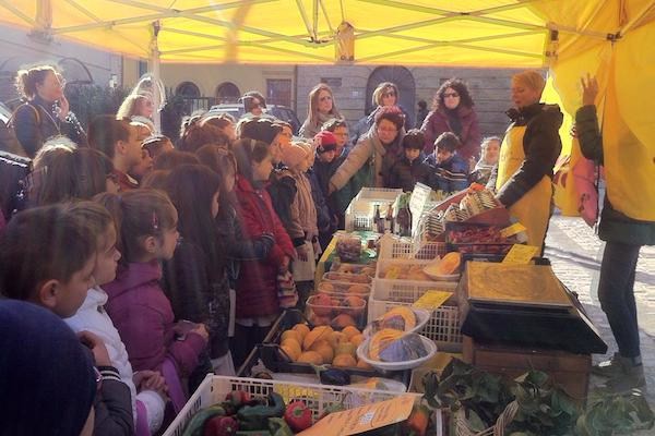 bambini mercato coldiretti h