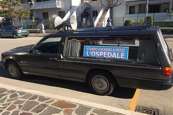 carro funebre ospedale protesta h