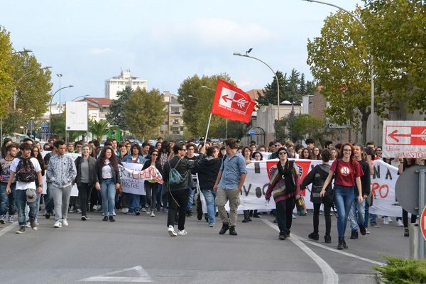 corteo scuola 9ott h