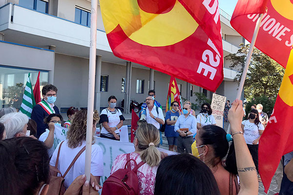 protesta lavoratori coop h