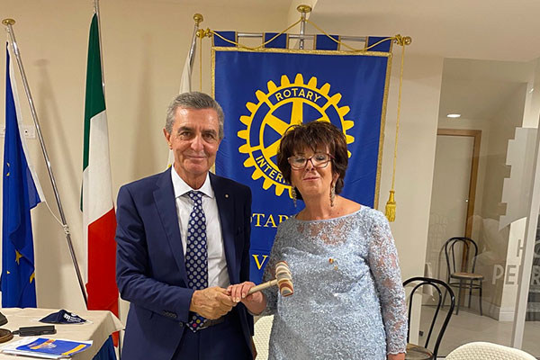 A destra, Letizia Daniele, presidente della commissione Immagine pubblica