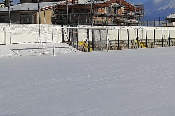 campo calcio neve 600