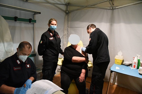 carabinieri vaccinazione h