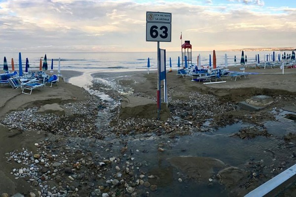 allagamenti spiaggia vastomarina 25lug2017 h