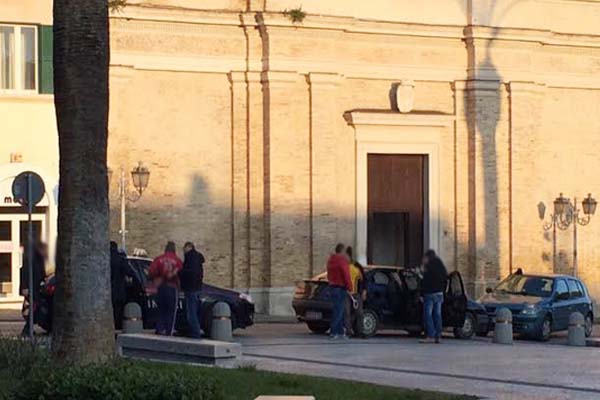 arresto carabinieri piazza 13 feb h