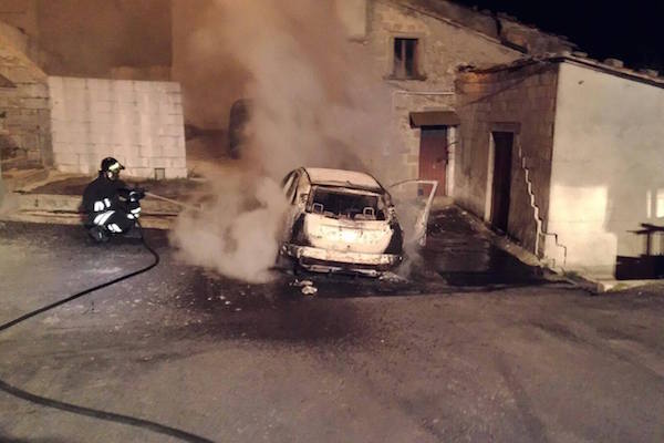 auto fuoco castiglione 16 apr h