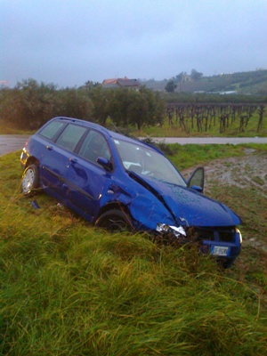 auto fuori strada int