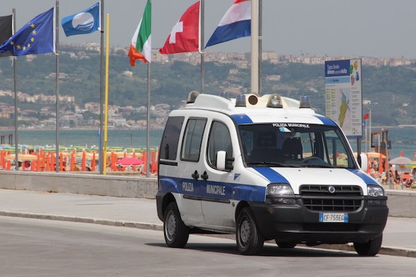 auto polizia municipale san salvo marina h