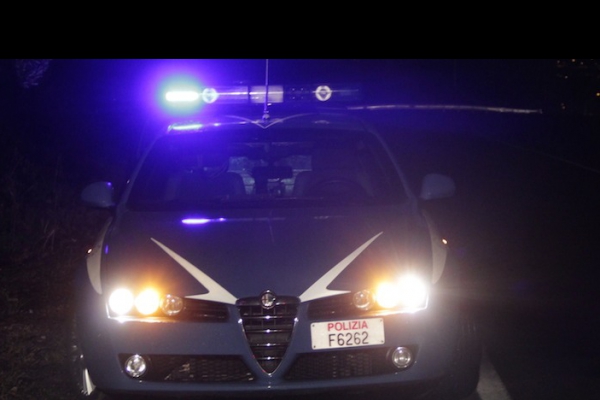 auto polizia notte new a 600 400 1530012624