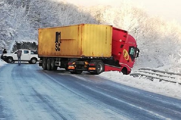 camion fuori strada trignina neve h