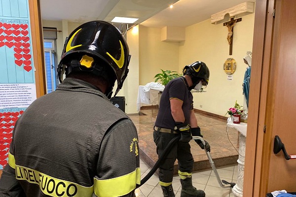 Vigili del fuoco nell'ospedale di Vasto