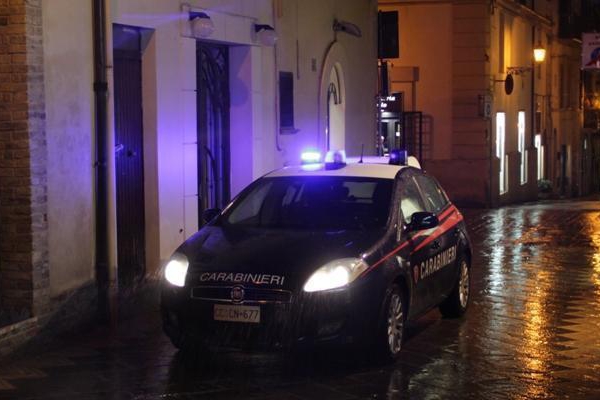 carabinieri auto centro 600 400 1580762655