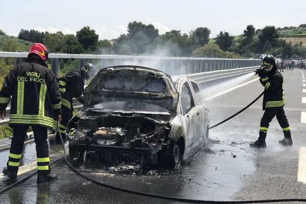 incendio auto a14 2 h