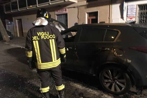 incendio auto mastrangelo h