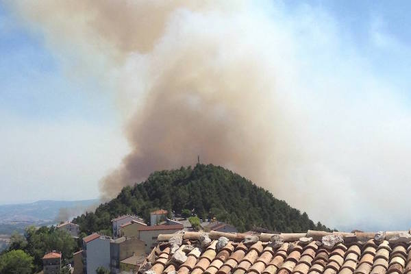 incendio schiavi 16 ago h