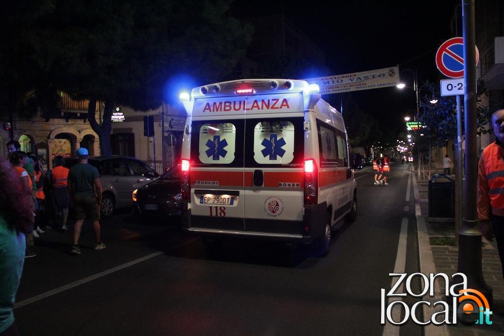 L'ambulanza riparte verso l'ospedale