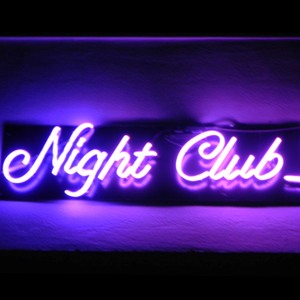 insegna night club q