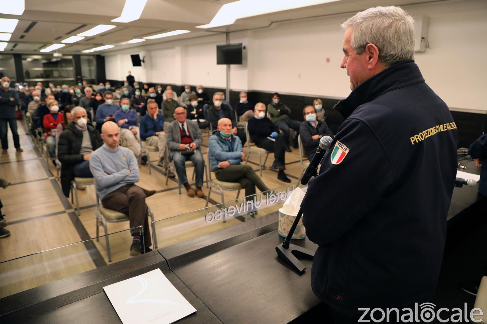 Roma, 1° aprile: volontari a colloquio col capo della Protezione civile, Angelo Borrelli. In prima fila, due medici partiti da Vasto: Fabrizio Cristiano e Pasqualino Litterio