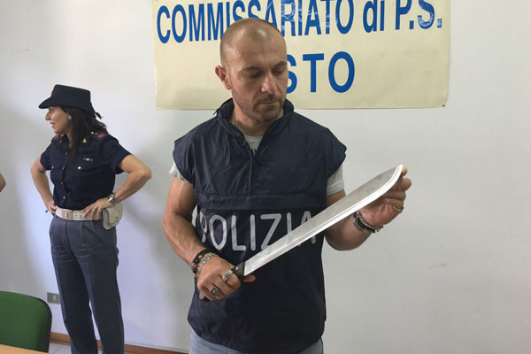 machete polizia h