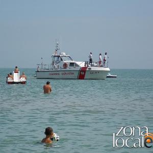 motovedetta spiaggia 300