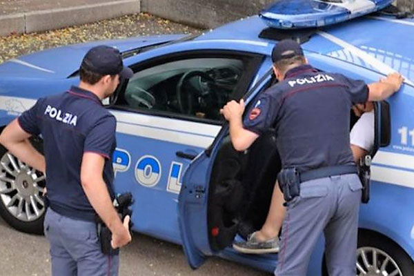 polizia generica arresto h