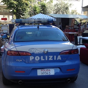 polizia mercato bancarelle q