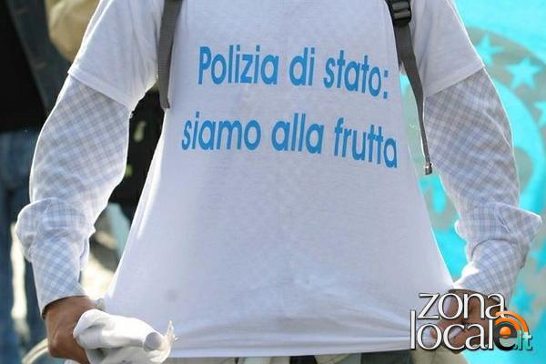 protesta poliziotti t NEW