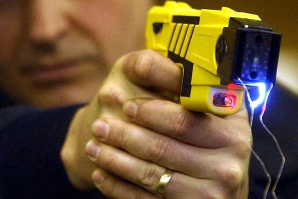 Del Moro: Il taser sarebbe molto utile, ma serve una normativa sul suo  utilizzo - Zonalocale