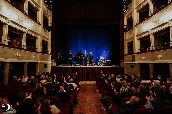 teatro fenaroli1