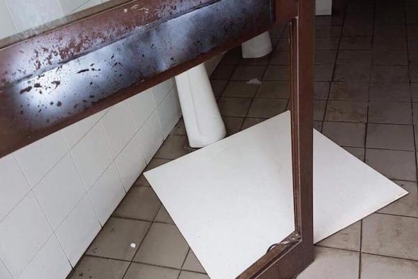 vandali bagni pubblici casalbordino h