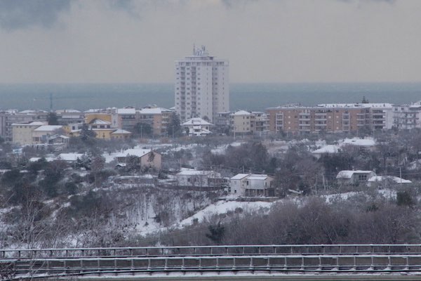 vasto grattacielo neve 18 gen h