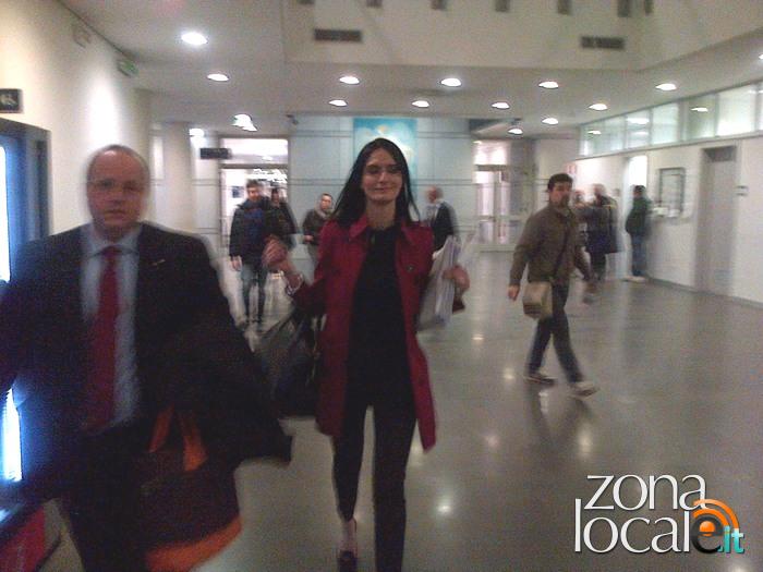 Pescara. Lucia Zingariello all'arrivo a palazzo di giustizia (foto Ansa)