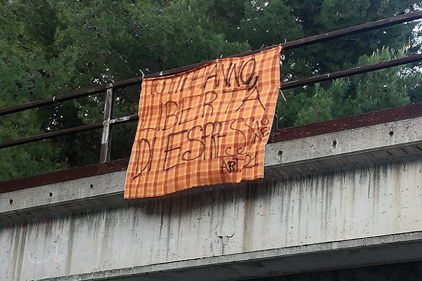 striscione liberta di espressione h