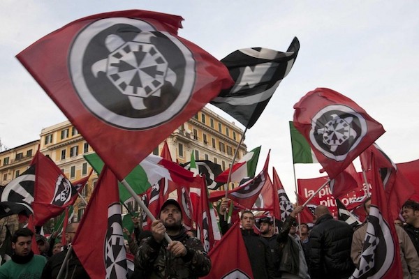 casapound bandiere