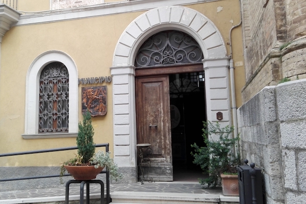 L'ingresso del Comune