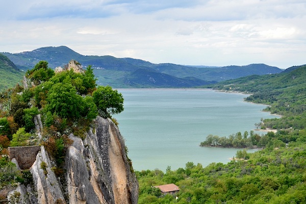 Il lago di Bomba