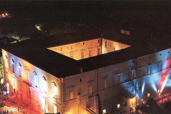 palazzo davalos notturno